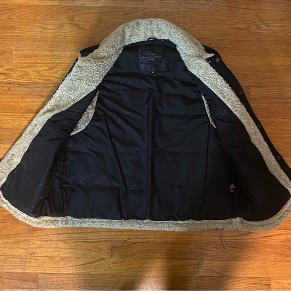 Stylish puffer style Sean John vest - Picture 3 of 6